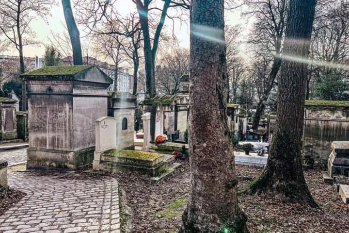 Private Père Lachaise Cemetery Tour: Famous Graves & Monuments