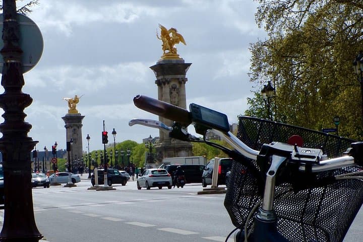 Paris Bike small group, snack break, photos