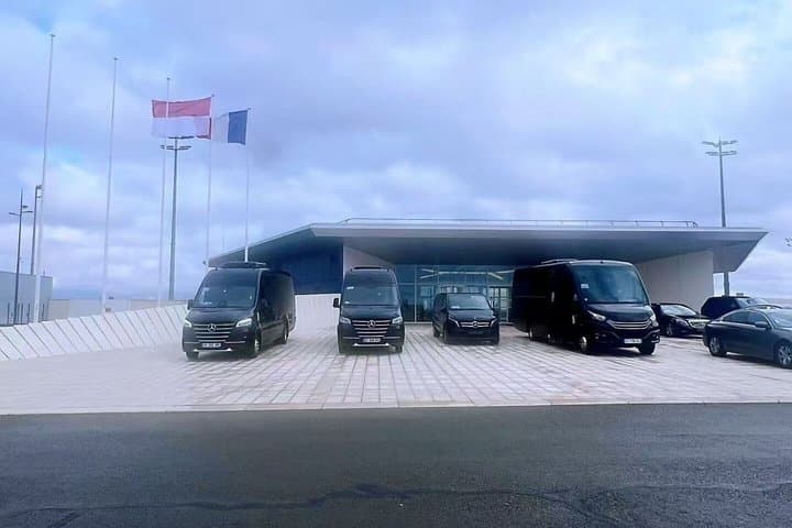 Luxury Mercedes Minibus Paris Airport Transfer