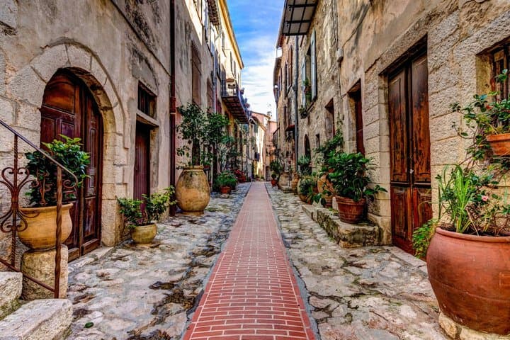 Private Tour: Mala Caves, Eze & Riviera Villages from Nice