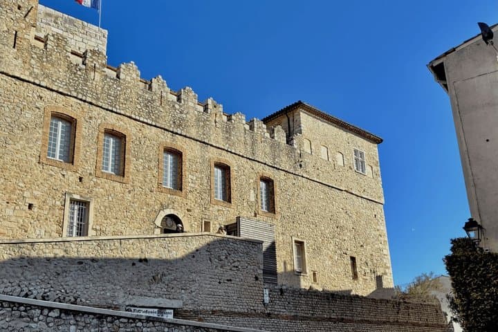 Antibes: Private Walking Tour Market Old Town and Sea Views