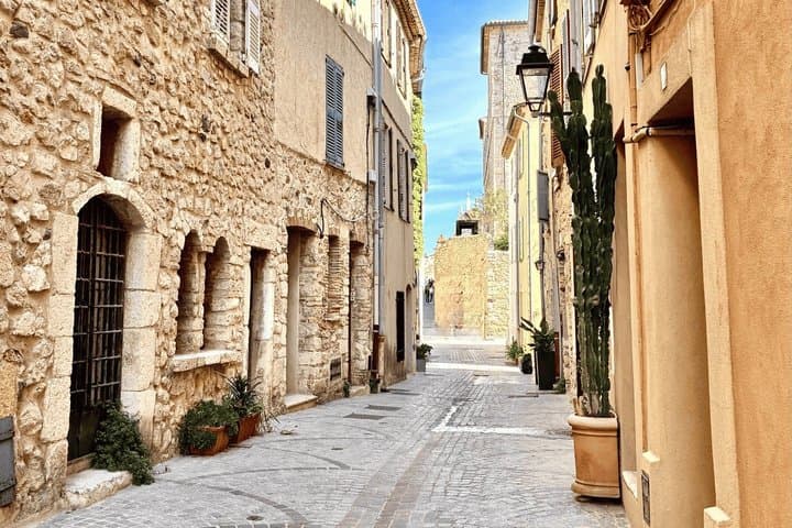 Antibes: Private Walking Tour Market Old Town and Sea Views