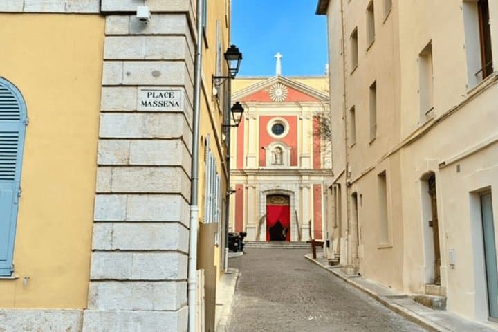 Antibes: Walking Tour Provençal Market, Old Town, and Sea Views