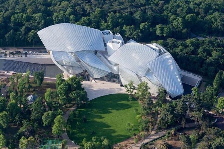 Louis Vuitton Foundation with horseback ride