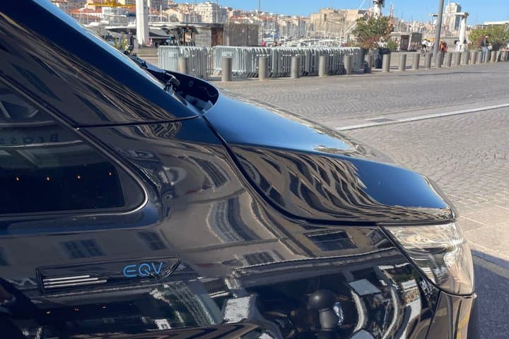 Transfer driver van airport Marseille to Marseille center