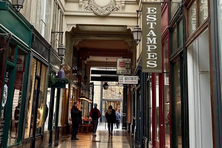 Paris Secret Covered Passages Walking Tour with Louvre Museum