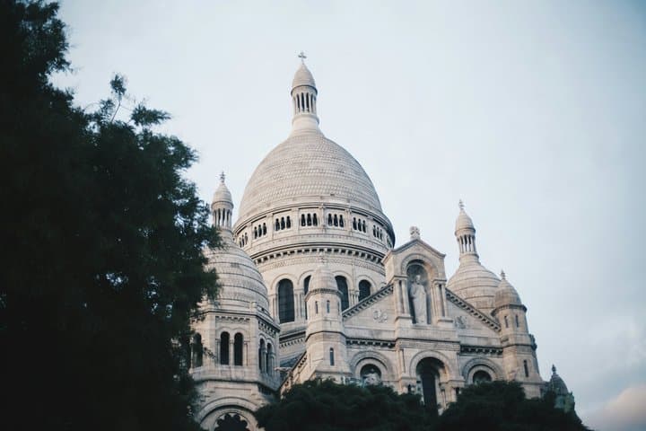 Paris Montmartre Macaron Tasting Tour with a Foodie