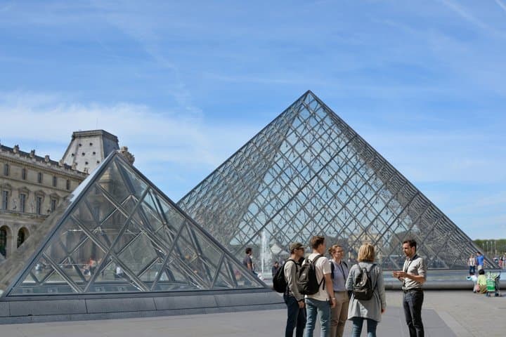 Paris Private Tour: Hidden Gems and Trendy Quarters with Coffee
