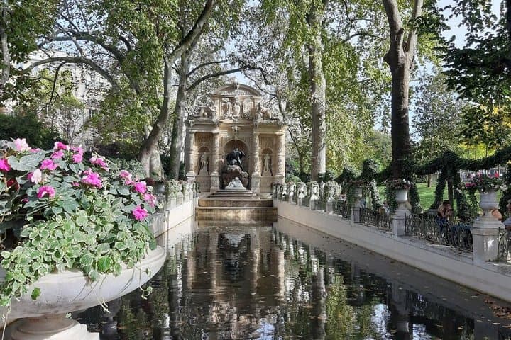 Paris Walking Tour in Latin Quarter Germain Luxembourg Notre Dame