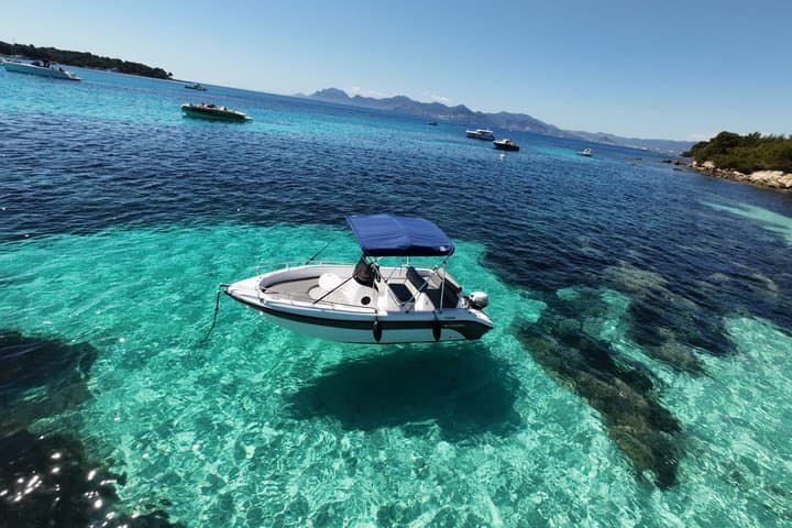 boat trip without a license to the Lérins Islands