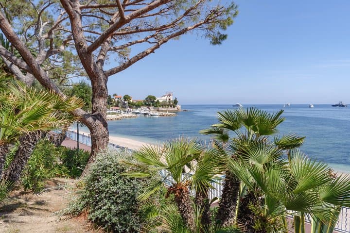 Private Tour: Mala Caves, Eze & Riviera Villages from Nice