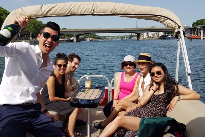 Discover Paris by shared cruise ship