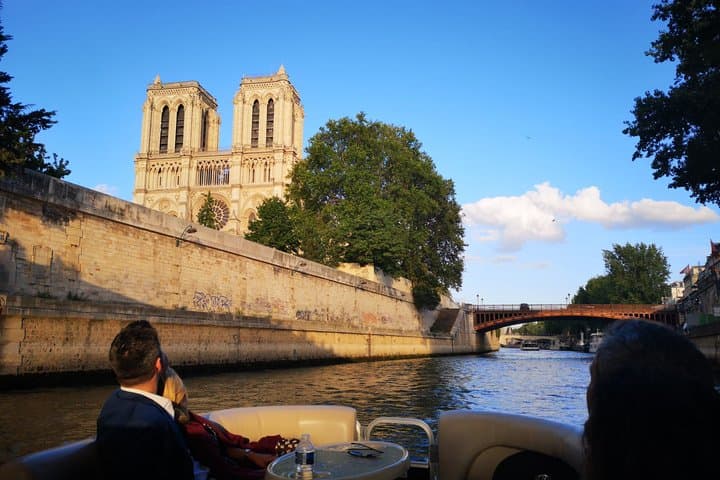 Discover Paris by shared cruise ship