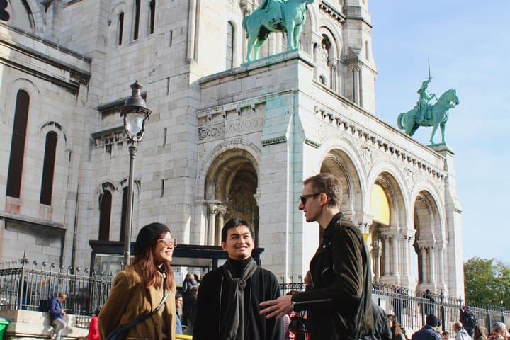 Explore Montmartre Walking Tour
