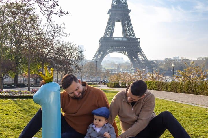 Baby Photoshoot with the Eiffel Tower !