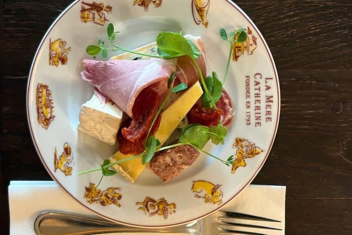 Paris Montmartre Cheese Charcuterie Wine Tasting with Audio Tour
