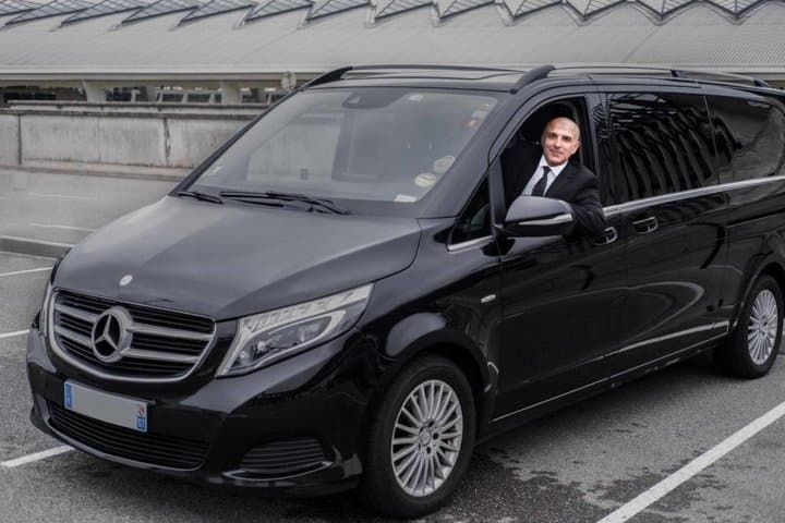 Premium Van Transfer for Groups in Lyon Airport