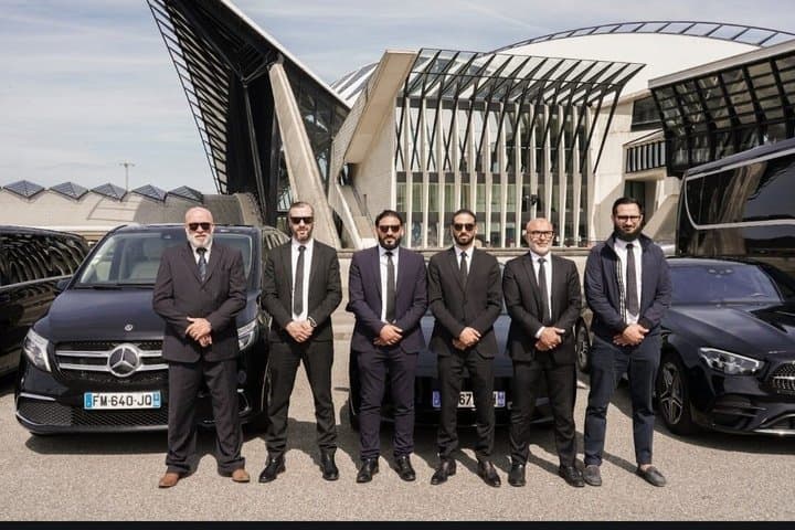Premium Van Transfer for Groups in Lyon Airport