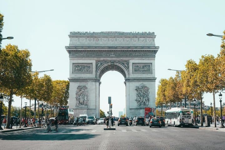 Private visit Palace of Versailles with driver 6h