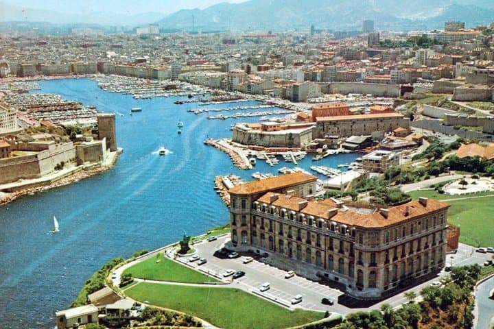 Private Full Day Marseille and Calanques Scenic Tour