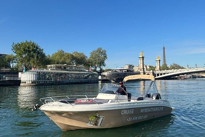 Gourmet Champagne Cruise in Paris Private Seine Cruise