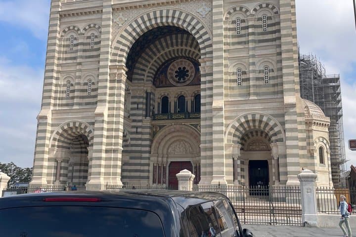 Private van transfer from Marseille airport to Cassis