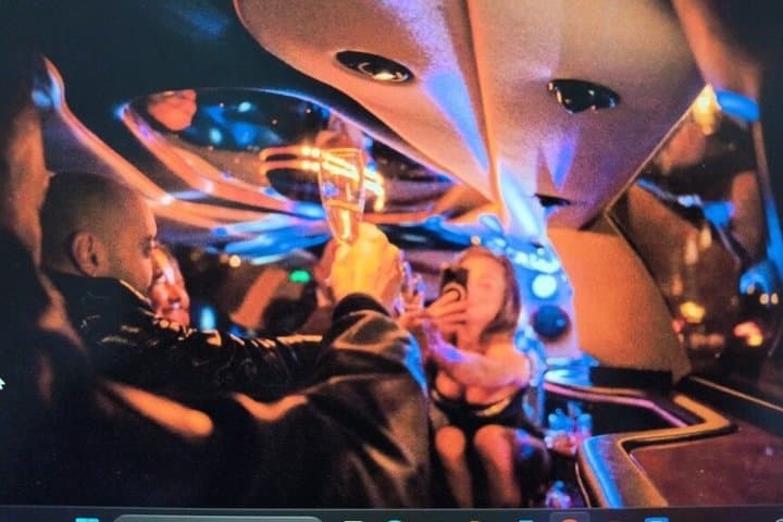 Private tour 1h30 pink limousine Paris by night with champagne