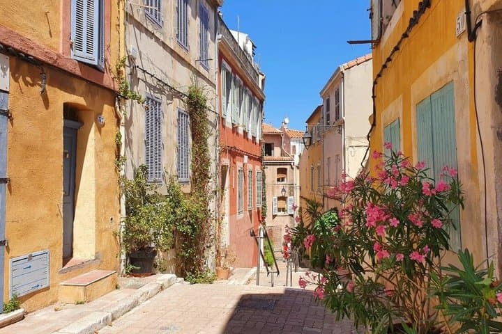 Walking tour of Marseille Old Town + optional transport & food