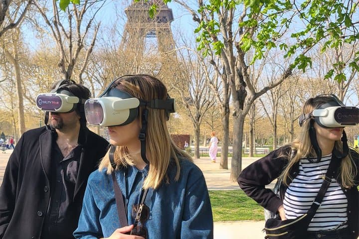 Viality Tour: Virtual Reality Guided Tour - Eiffel Tower