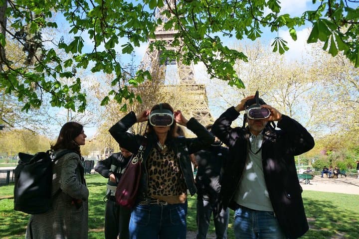 Viality Tour: Virtual Reality Guided Tour - Eiffel Tower