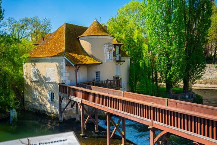 Fontainebleau and Hidden Villages Private Day Trip