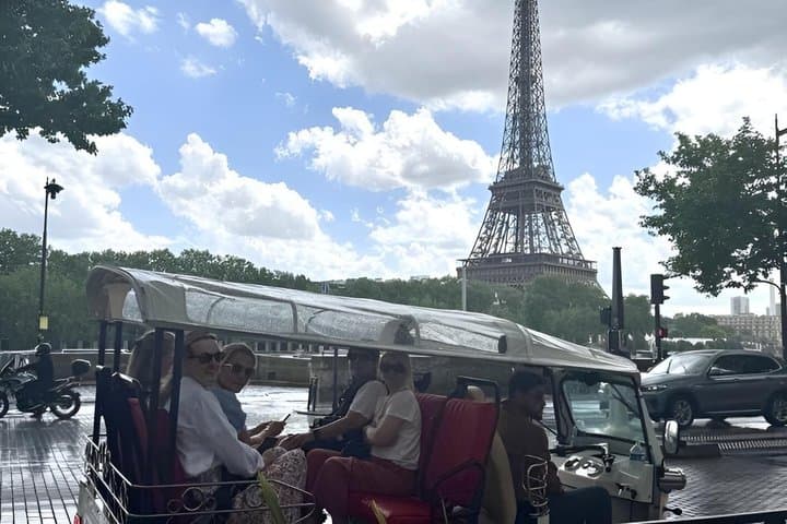 Private Tour in TukTuk Golf Cart Historical landmarks