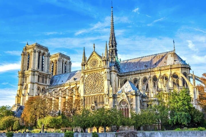 Notre Dame Walking Tour Exterior with Free Entry