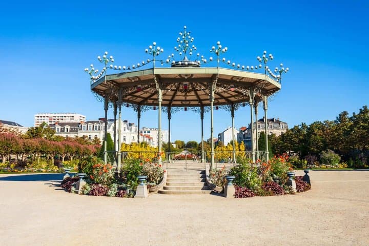 Hello Angers: Private 2 Hour Intro City Walk with Local Guide