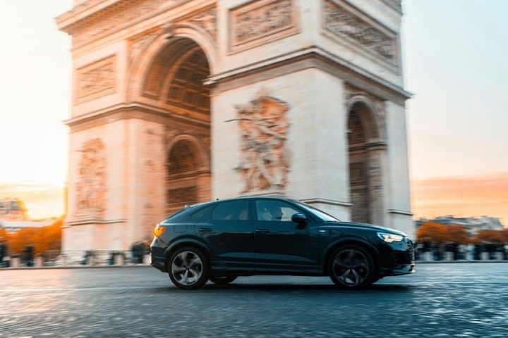 Paris Highlights — Private City Tour by van & Optional Champagne