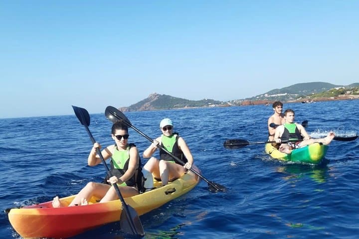 Saint-Raphaël: Kayak & Paddle Rental in the Esterel Calanques