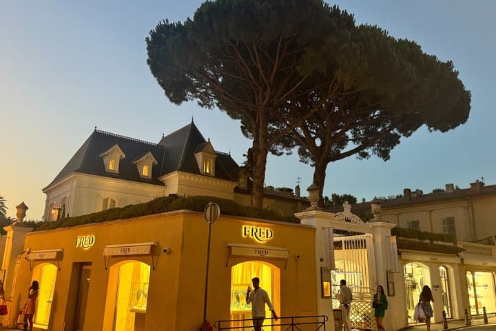 Cheap and Pro Van Transportation to Saint Tropez