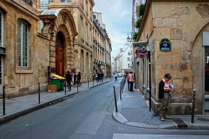 Le Marais Small-Group Walking Tour & Wine Tasting by the Seine