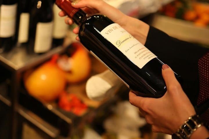 Le Marais Small-Group Walking Tour & Wine Tasting by the Seine