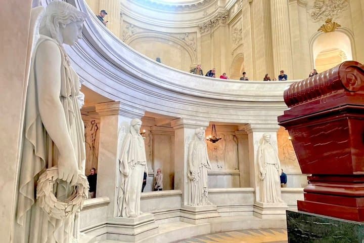 Inside Les Invalides: Napoleon and the Army Museum 8-Guests Max