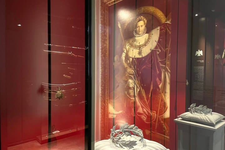 Inside Les Invalides: Napoleon and the Army Museum 8-Guests Max