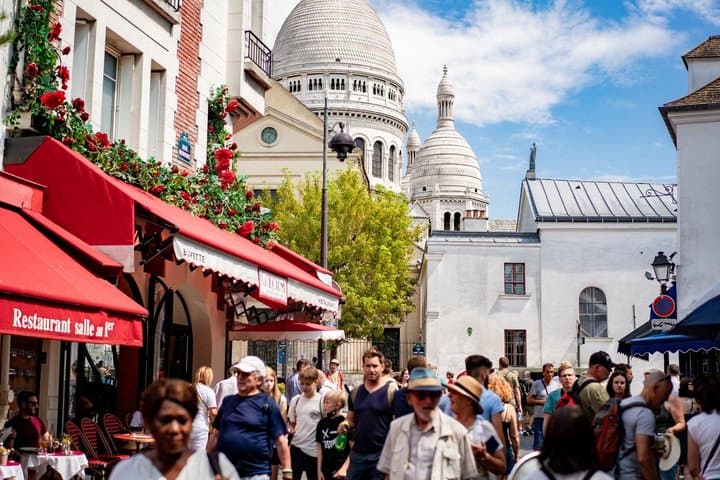 Private Tour of Montmartre Sacre Coeur and Iconic Landmarks