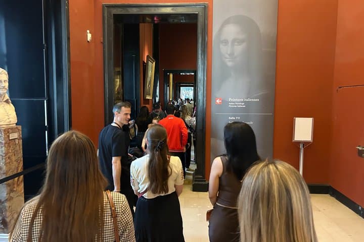 Paris: Skip the Line Louvre Museum Semi Private Tour