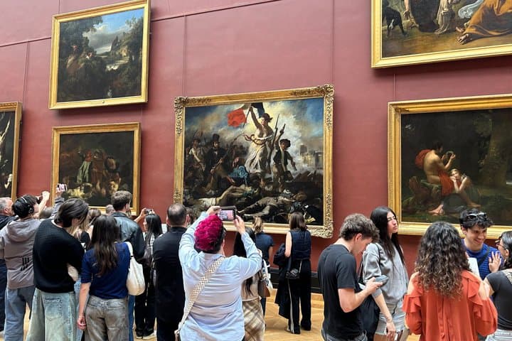 Paris: Skip the Line Louvre Museum Semi Private Tour