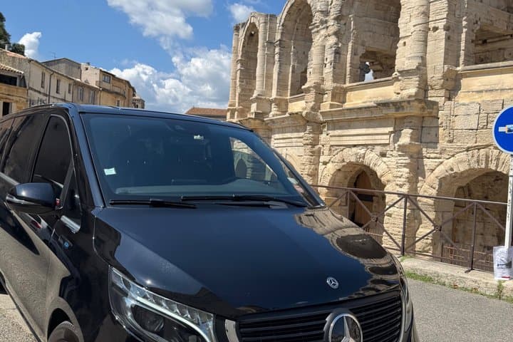 Premium City Transfer of Marseille and the Calanques by Van