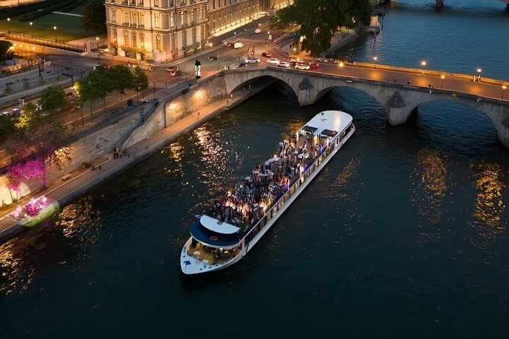 Paris Seine River Sightseeing Cruise with Audio Guide