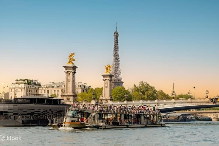 Paris Seine River Sightseeing Cruise with Audio Guide