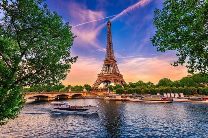 Paris Seine River Sightseeing Cruise with Audio Guide