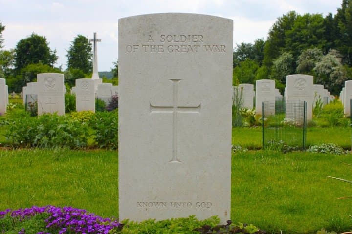 WW1 Somme Battlefields and Amiens Private Day Trip from Paris