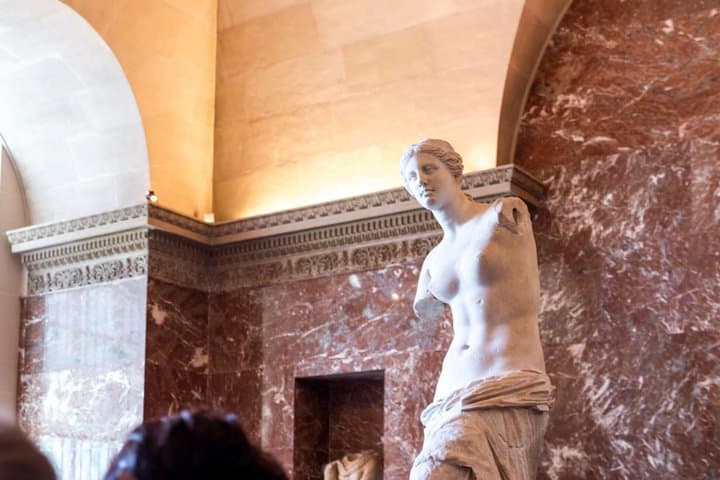 Louvre Museum 1H Express Guided Tour